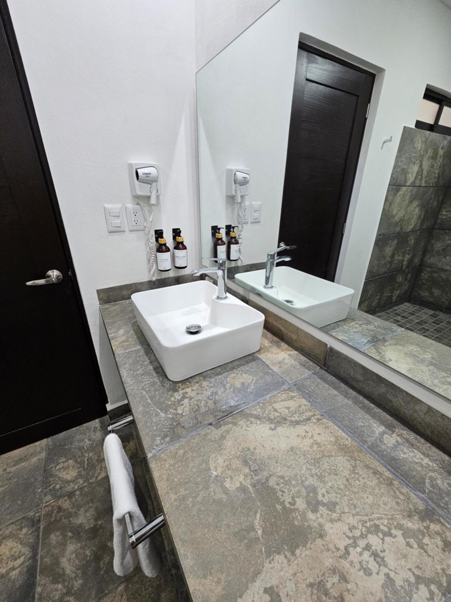 Hotel Ejecutivo Aeropuerto Alvaro Obregon エクステリア 写真