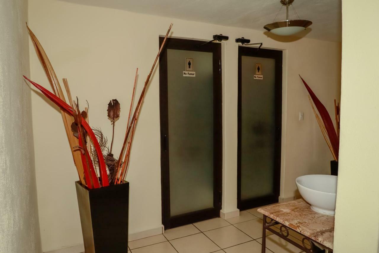 Hotel Ejecutivo Aeropuerto Alvaro Obregon エクステリア 写真